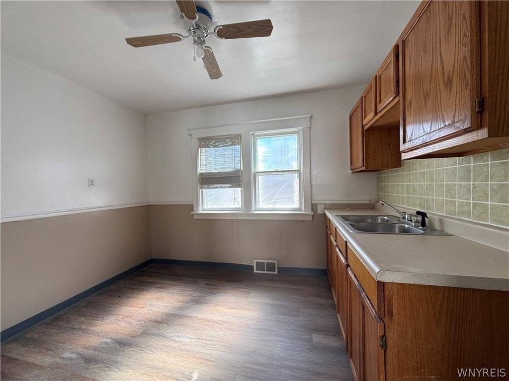 63 Wright Ave - Photo 7 of 14