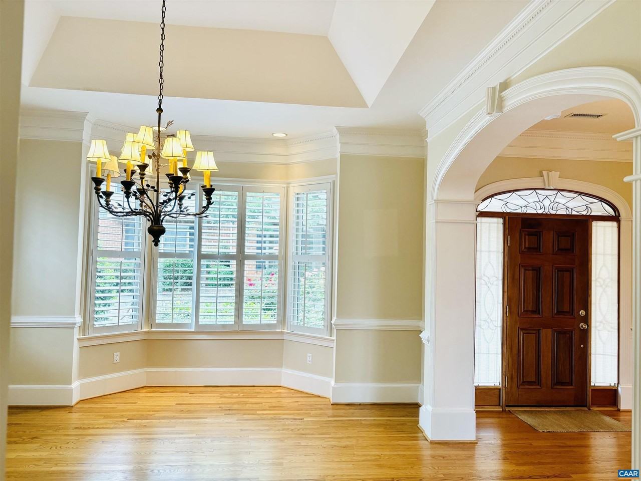 495 Ednam Cir - Photo 3 of 12