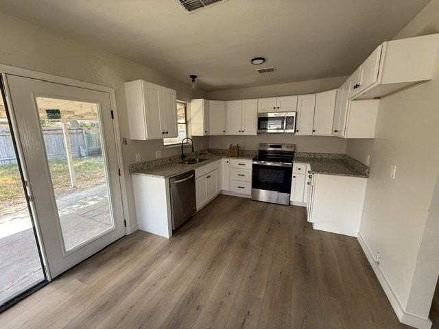 2210 Meadowglen Dr - Photo 2 of 10