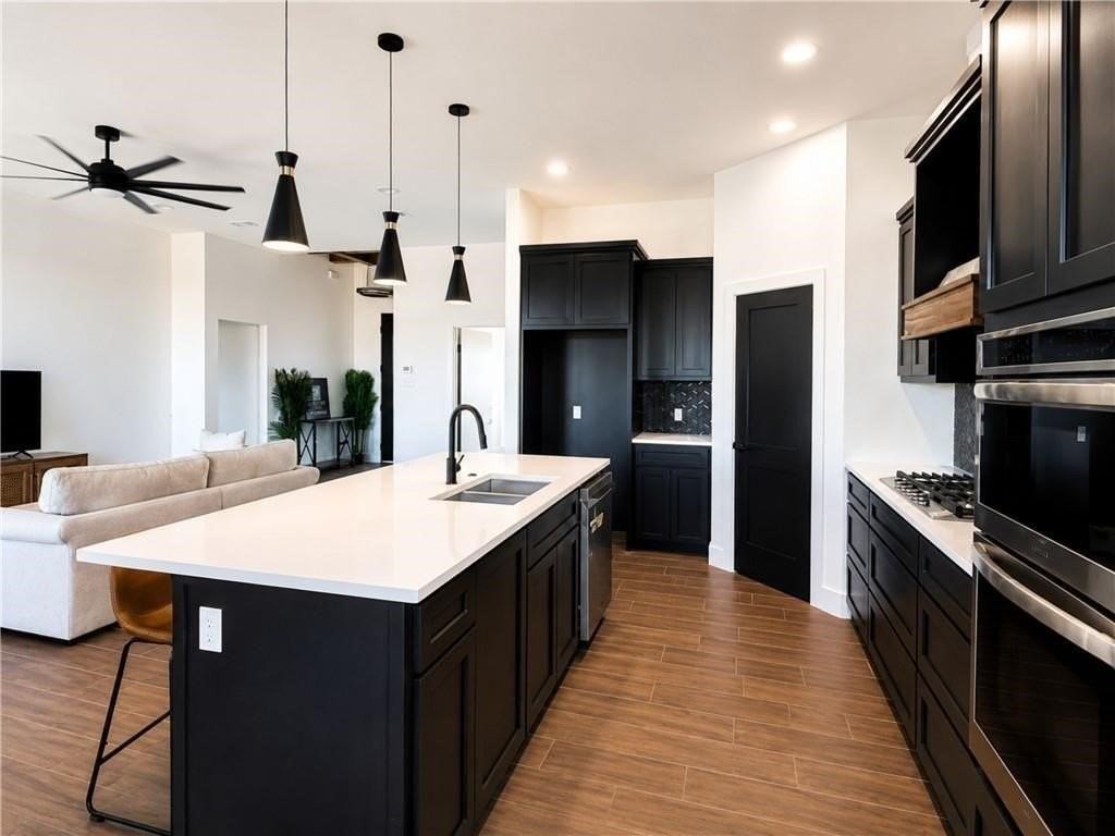 1509 Daenerys Ct - Photo 3 of 9