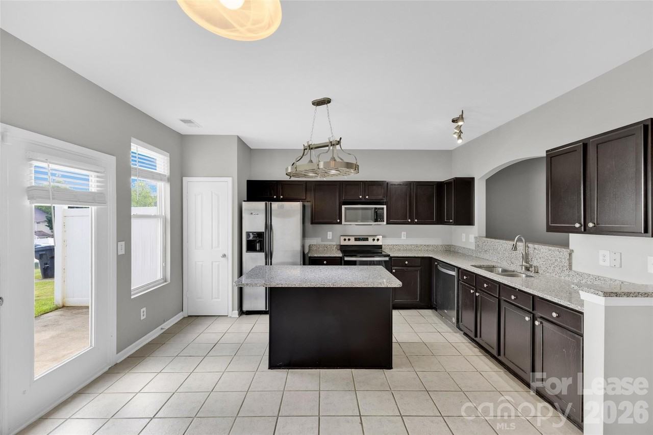 13450 Delstone Dr - Photo 3 of 18