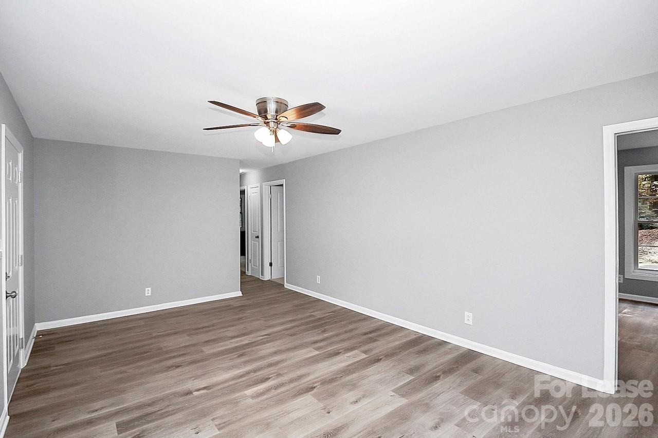 2310 Eastview Cir - Photo 6 of 28