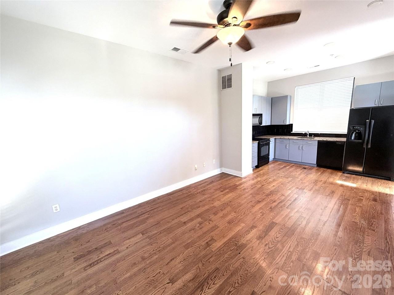 961 E 7th St - Photo 5 of 15