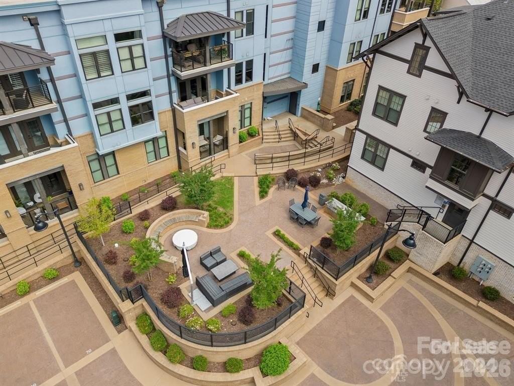 2401 Euclid Ave - Photo 4 of 32