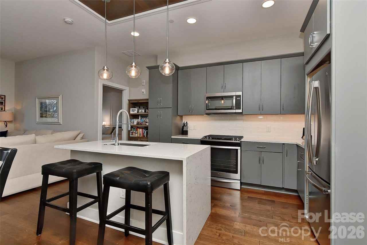 2401 Euclid Ave - Photo 5 of 32