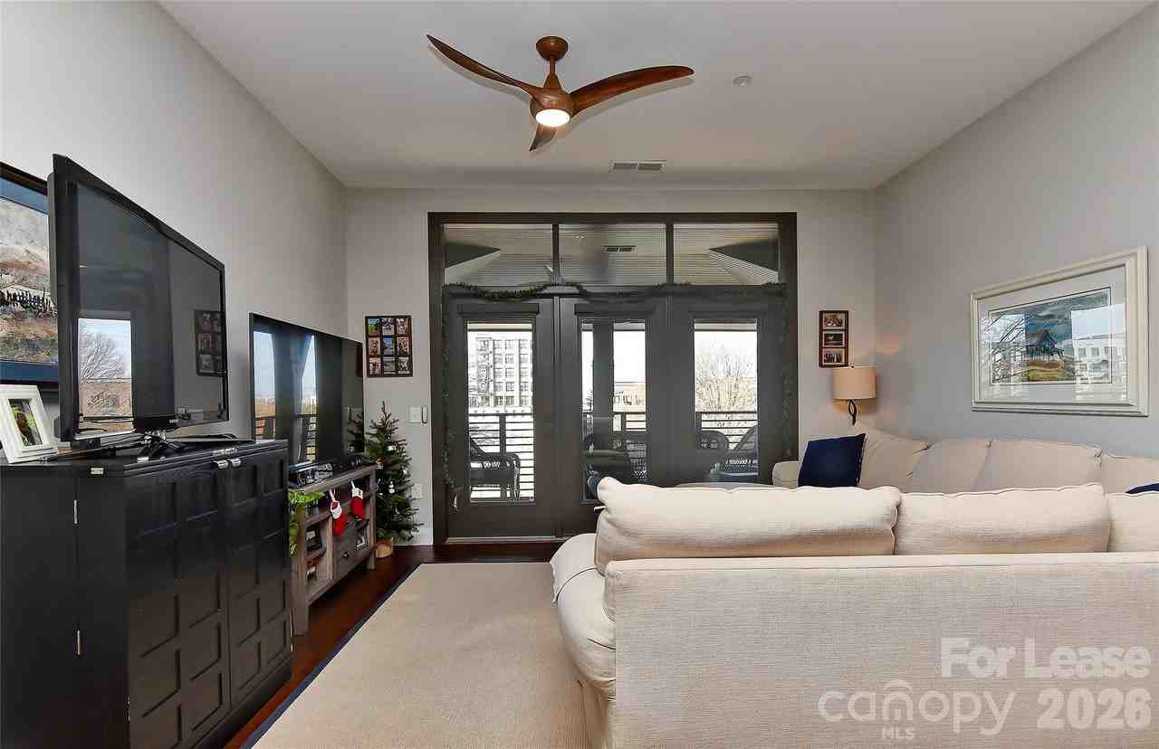 2401 Euclid Ave - Photo 6 of 32