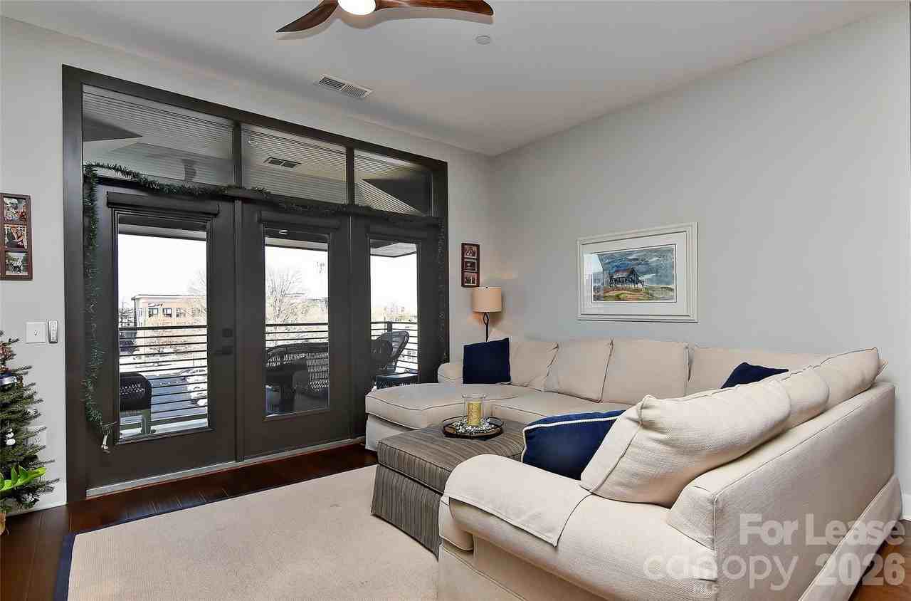 2401 Euclid Ave - Photo 7 of 32