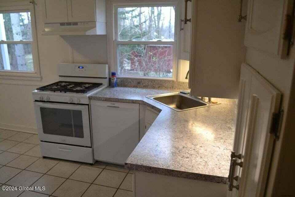 42 Oakwood Dr - Photo 2 of 18
