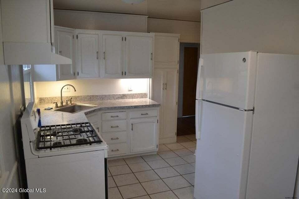 42 Oakwood Dr - Photo 3 of 18