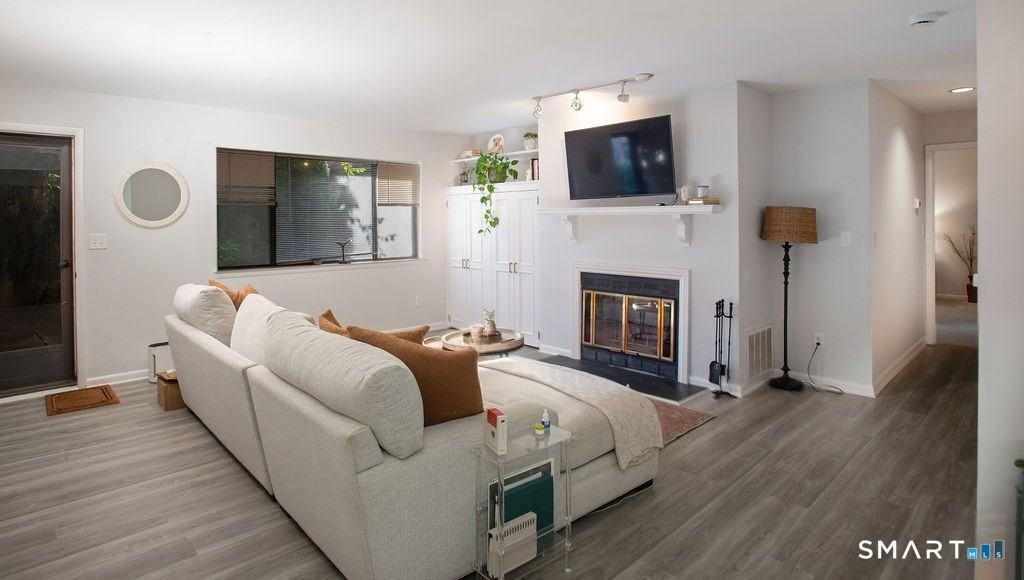 2437 Bedford St #C18 - Photo 3 of 23