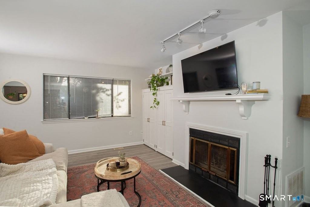 2437 Bedford St #C18 - Photo 4 of 23