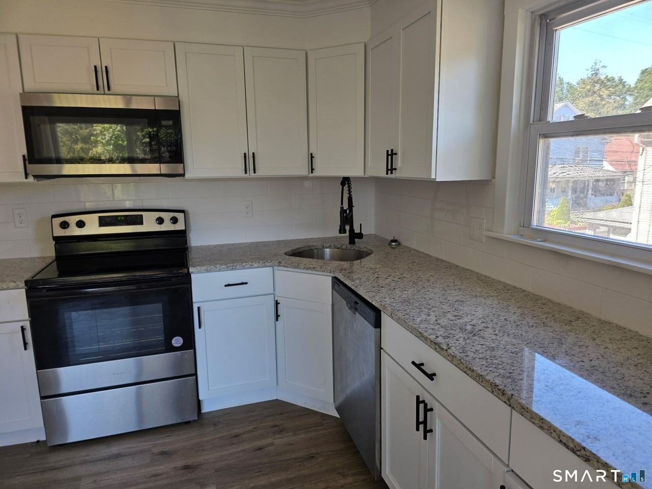 82 Windsor St #2ndFL - Photo 5 of 17