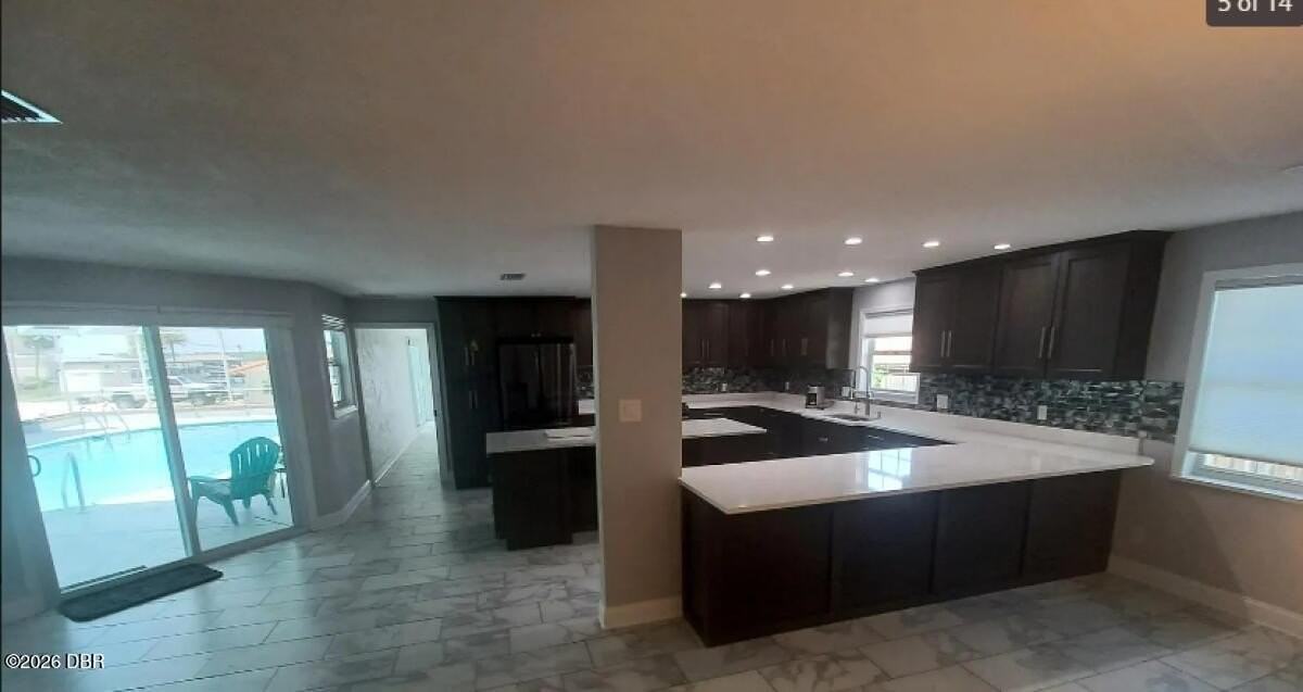 3216 S Peninsula Dr - Photo 3 of 11