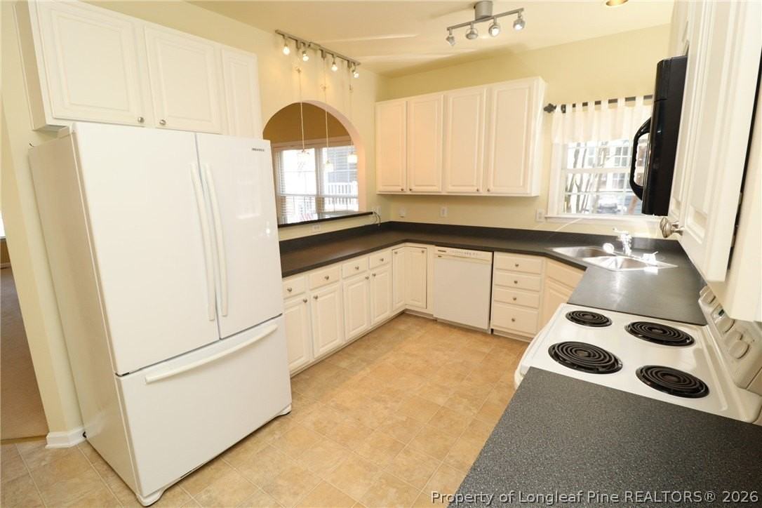 7900 Strawberry Meadows St - Photo 6 of 35