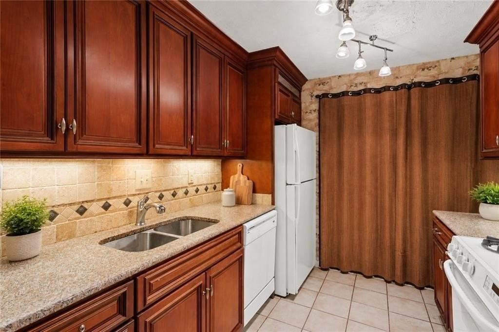 407 Natchez Trce - Photo 3 of 16