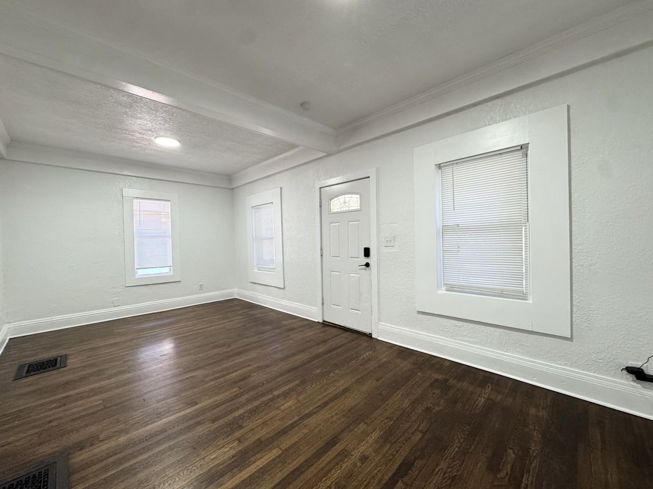 2217 East 37th Street - Photo 4 of 24