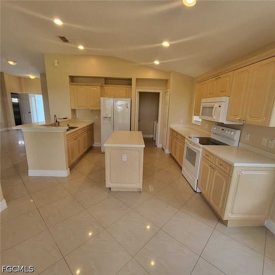 2803 8th St W - Photo 3 of 19