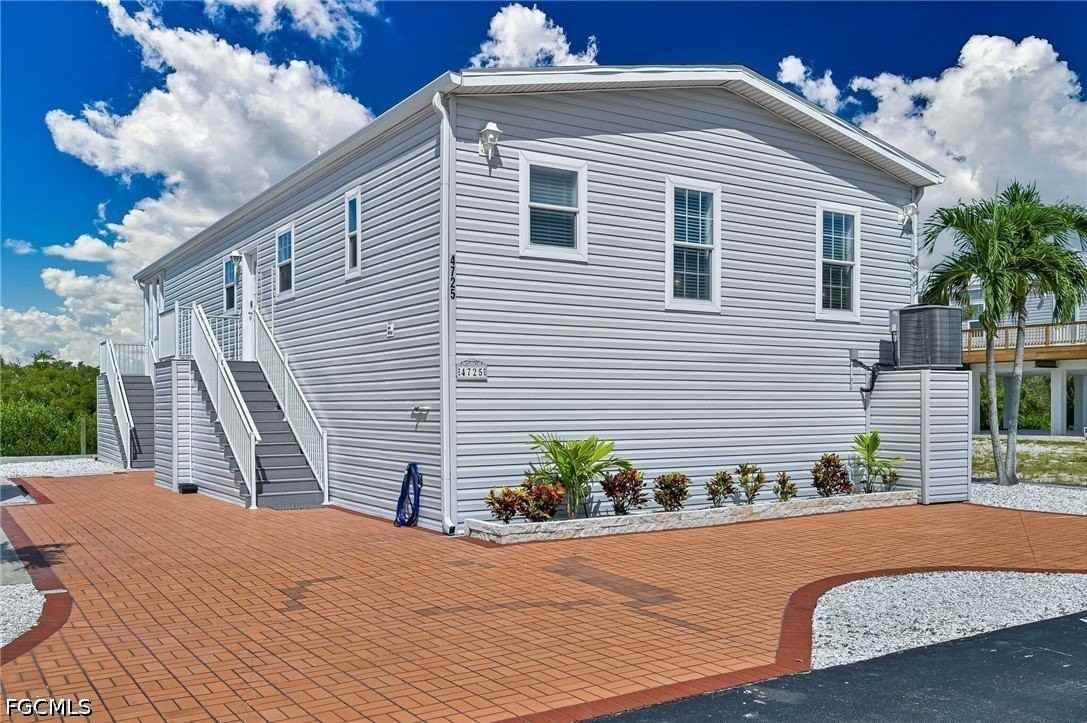 4725 Tahiti Dr - Photo 2 of 46