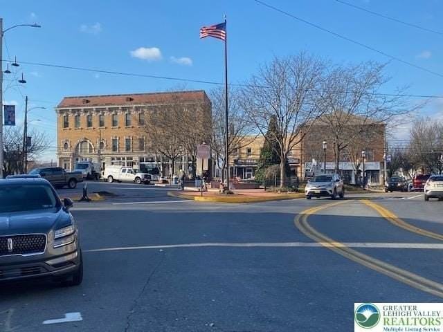 328 Main St - Photo 4 of 8