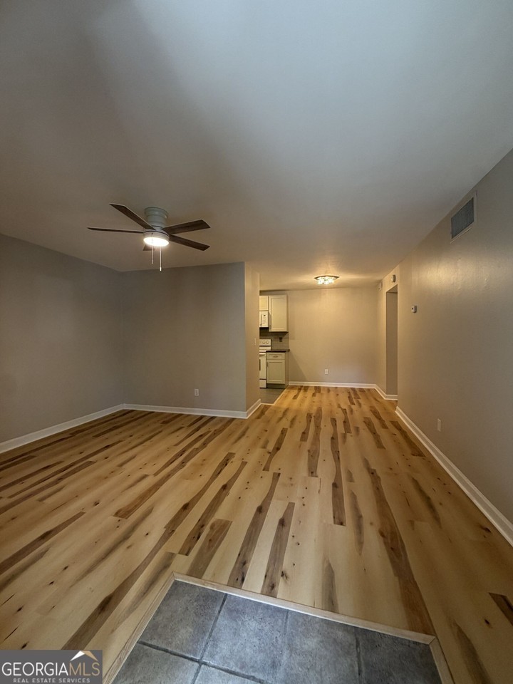 3113 Colonial Way #N - Photo 3 of 9