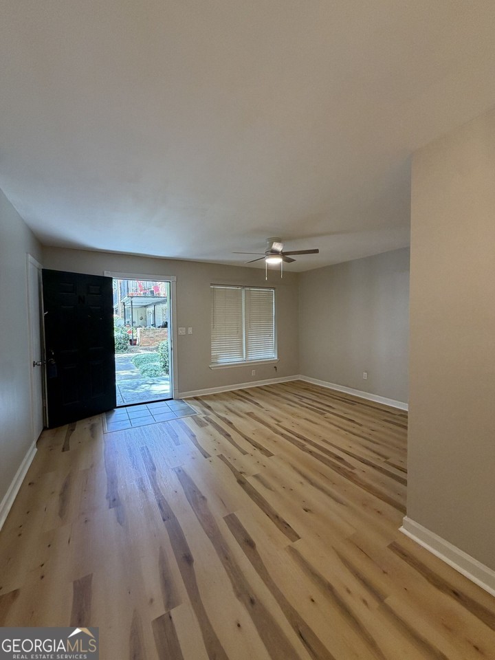 3113 Colonial Way #N - Photo 4 of 9