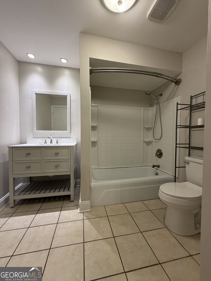 3113 Colonial Way #N - Photo 6 of 9