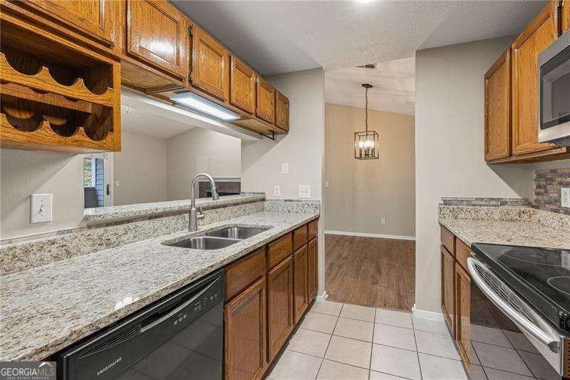 408 Warm Springs Cir - Photo 3 of 37