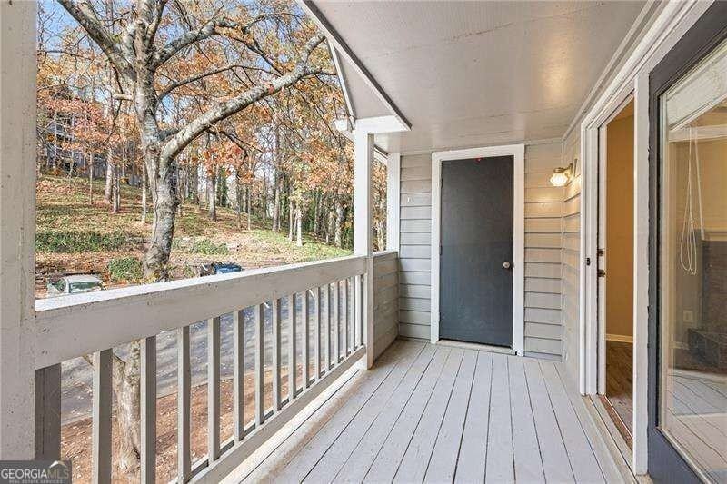 408 Warm Springs Cir - Photo 4 of 37