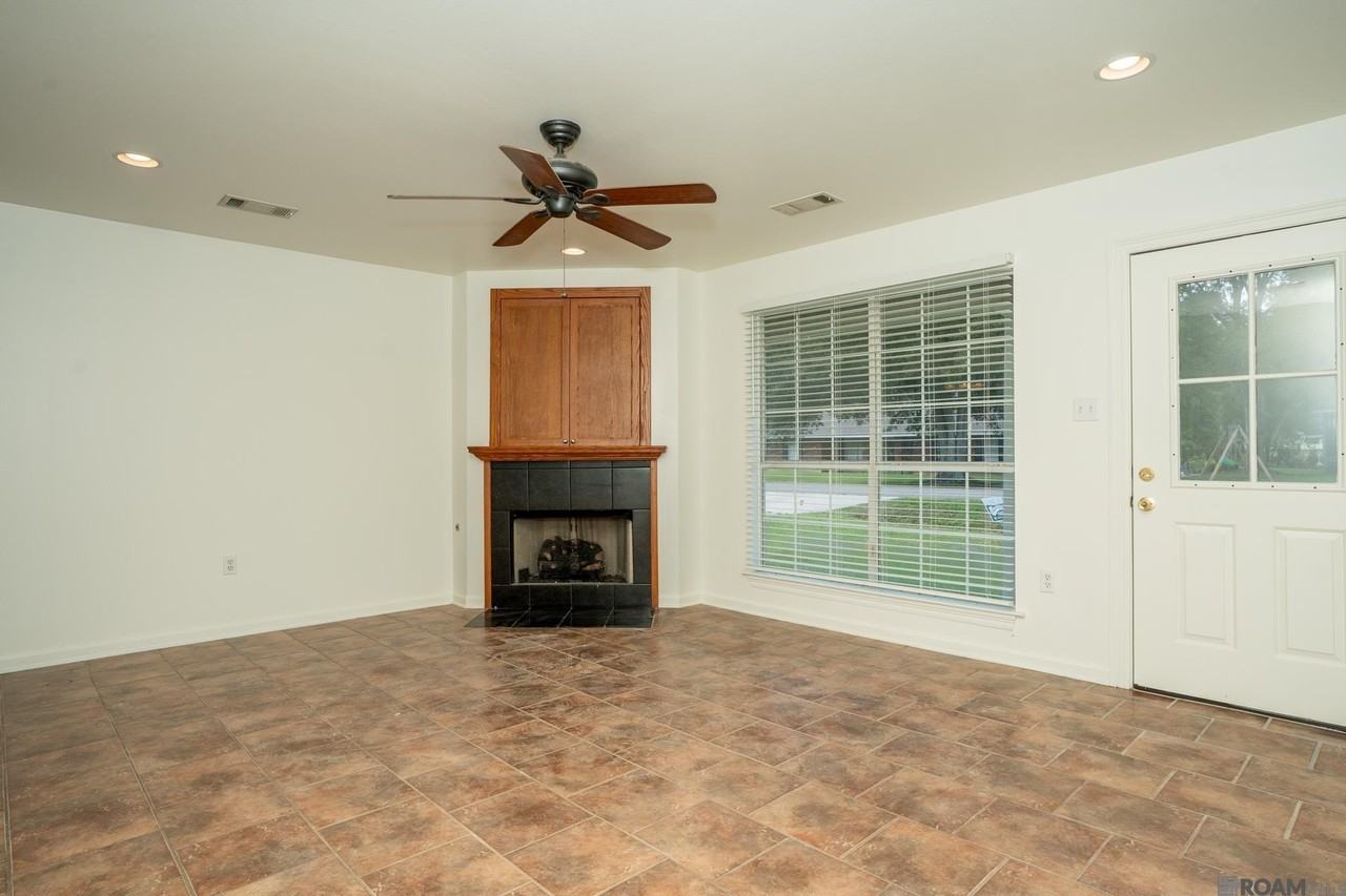 41185 Rhea St - Photo 3 of 18