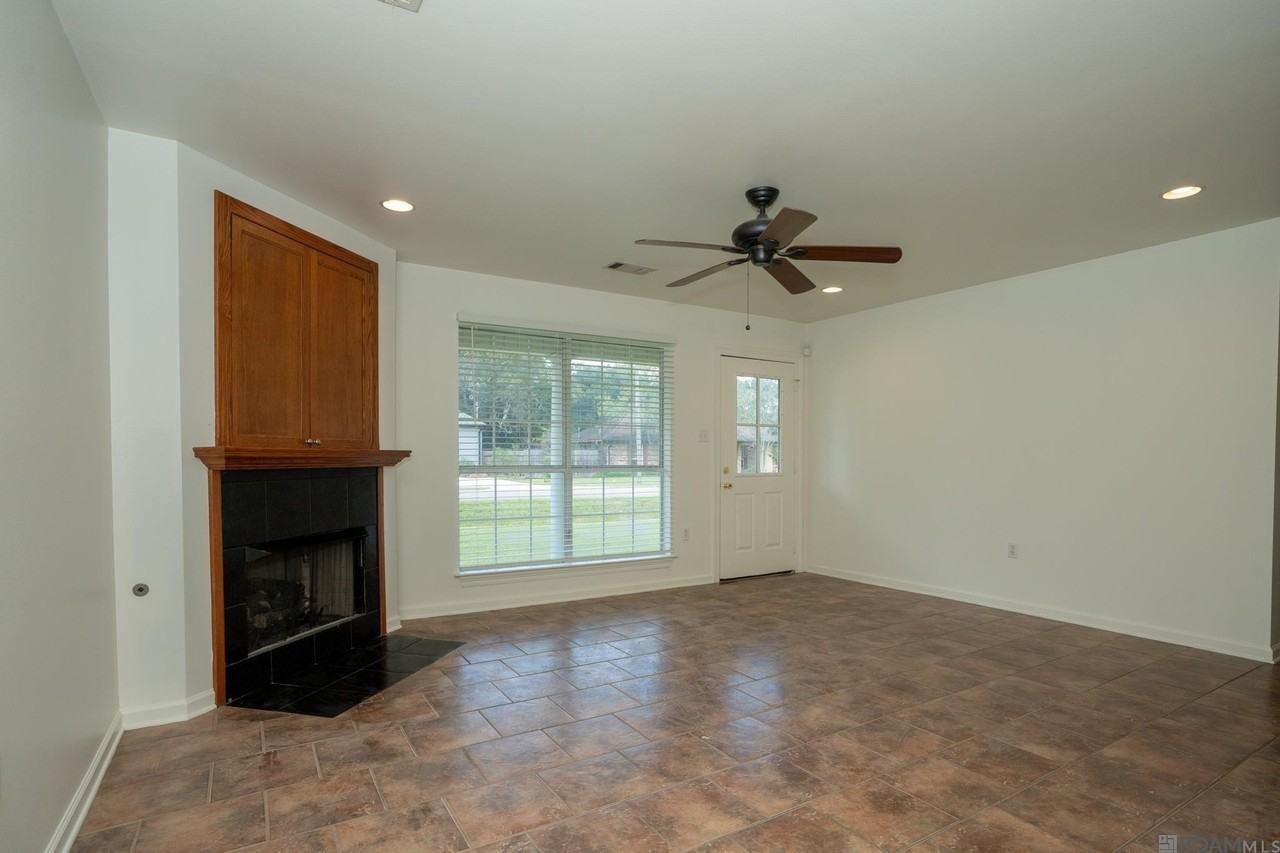 41185 Rhea St - Photo 4 of 18