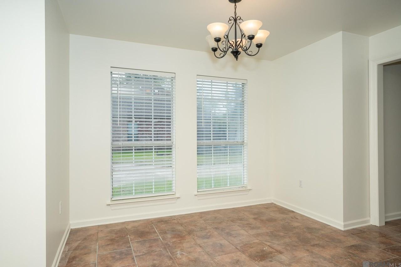 41185 Rhea St - Photo 5 of 18