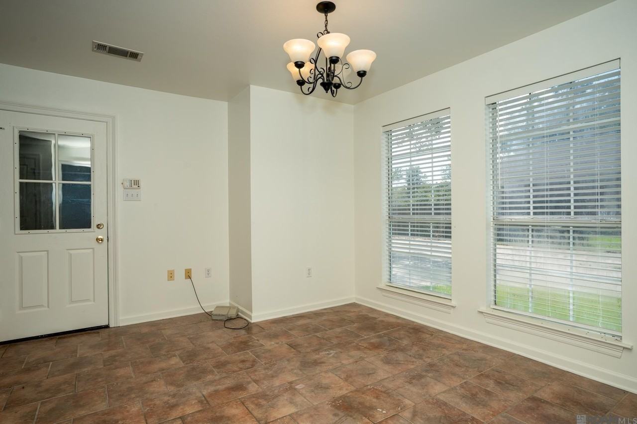 41185 Rhea St - Photo 6 of 18