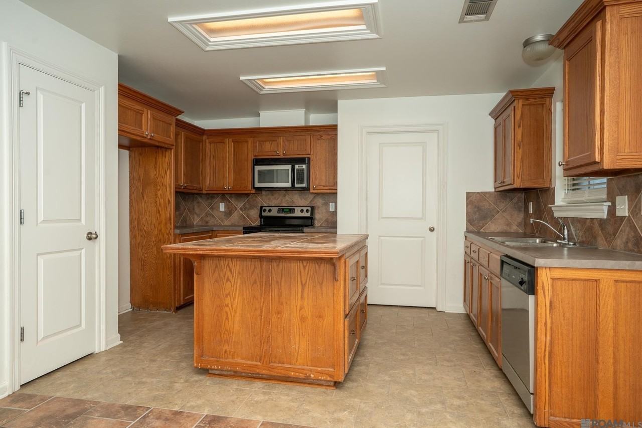41185 Rhea St - Photo 7 of 18