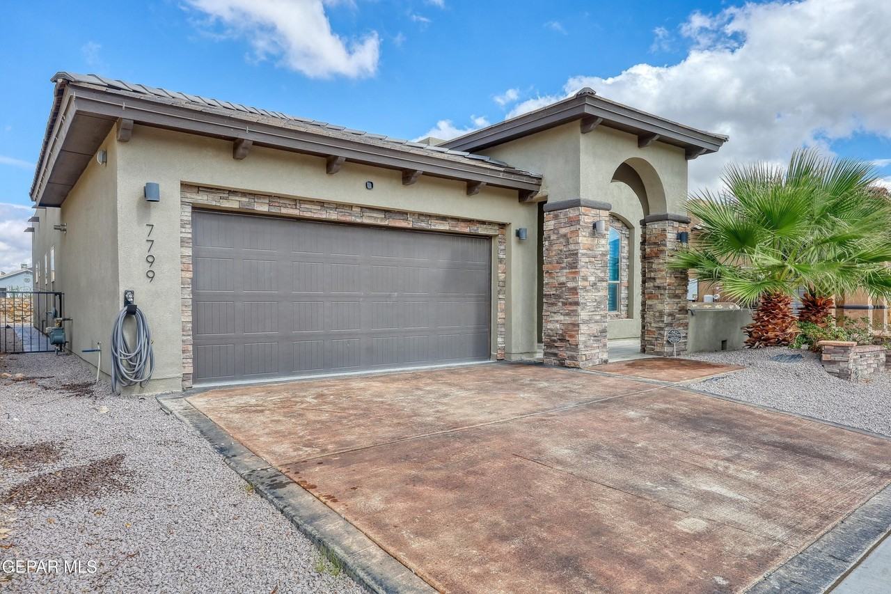 7799 Enchanted View Dr - Photo 2 of 49