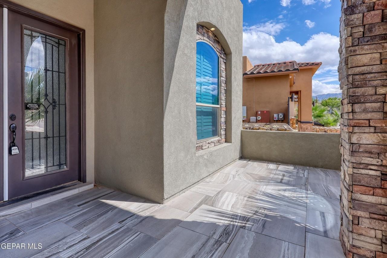 7799 Enchanted View Dr - Photo 4 of 49