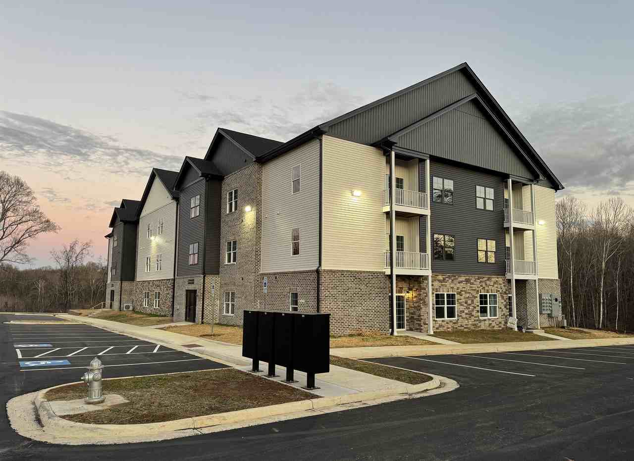 128 Brenleigh Ct #105