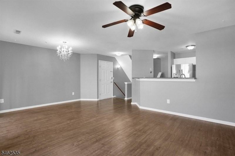 215 Sheffield Ct - Photo 4 of 18