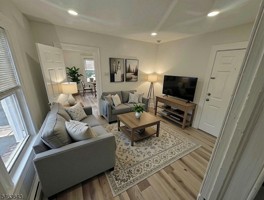 featured image of 10B N 6th Ave