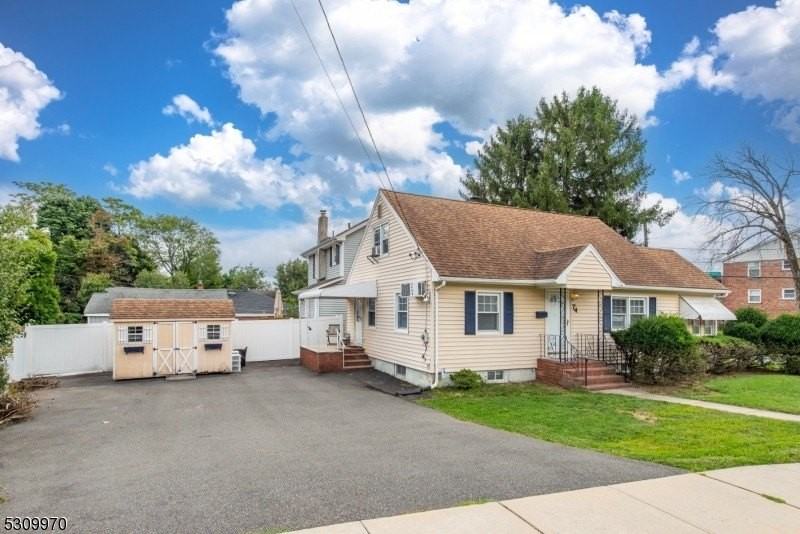 74 Pine St - Photo 2 of 23