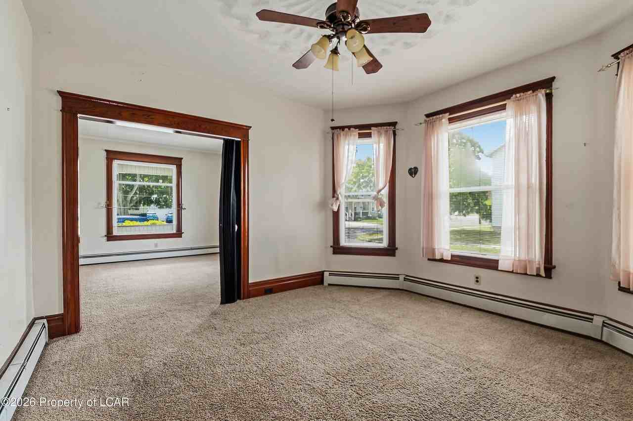 510 Montgomery Ave - Photo 7 of 29