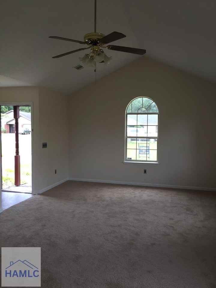 1402 Desert Storm Dr - Photo 3 of 13
