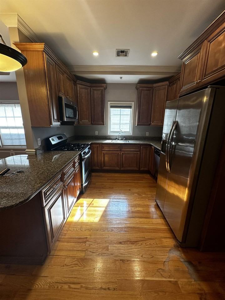 141 68th St #7 - Photo 2 of 5