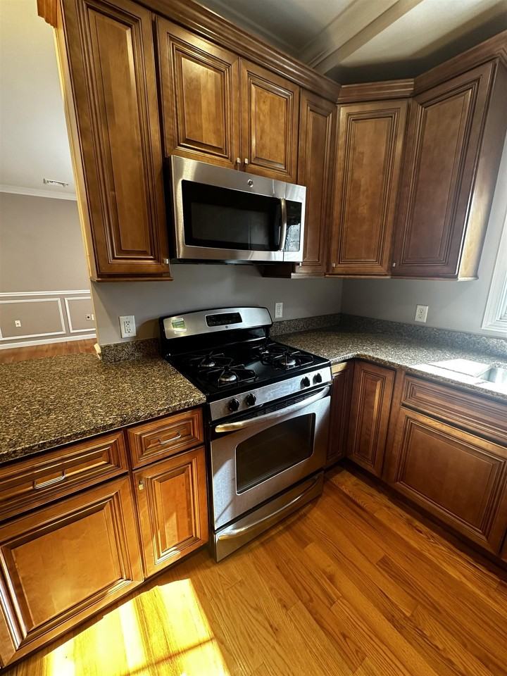141 68th St #7 - Photo 5 of 5