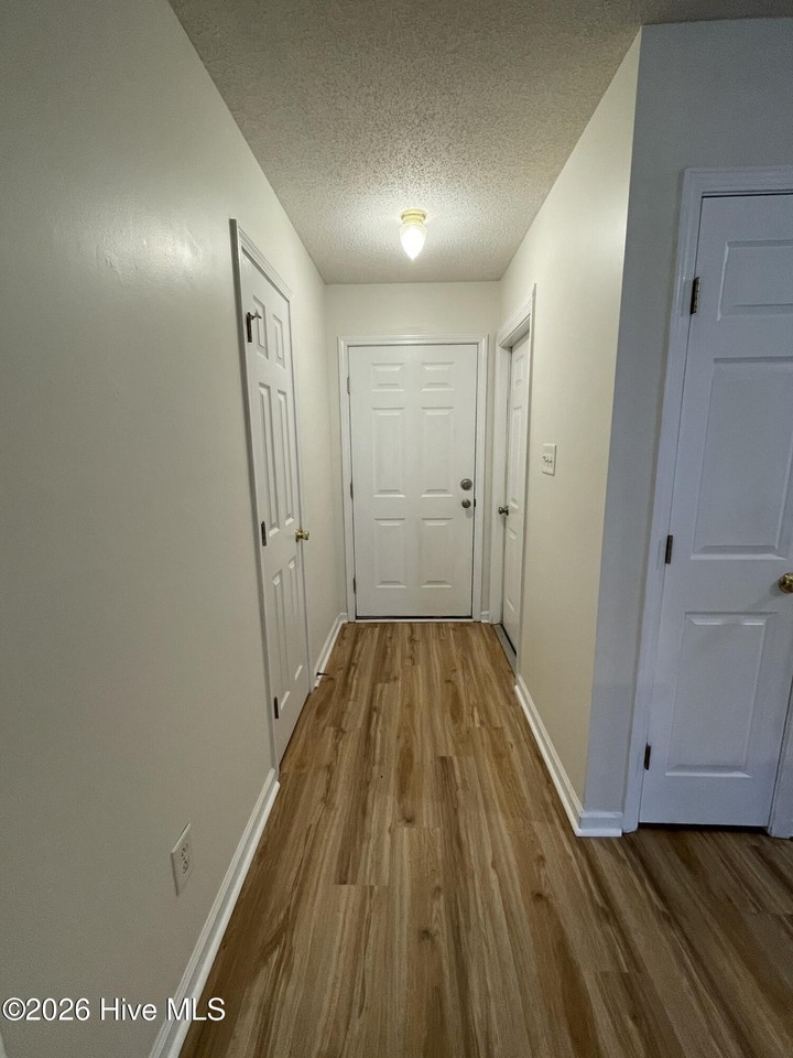 111 Jerrett Ln - Photo 6 of 27