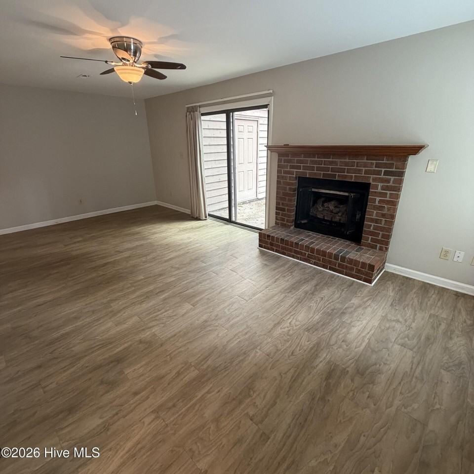 1223 Ash Cir - Photo 2 of 21