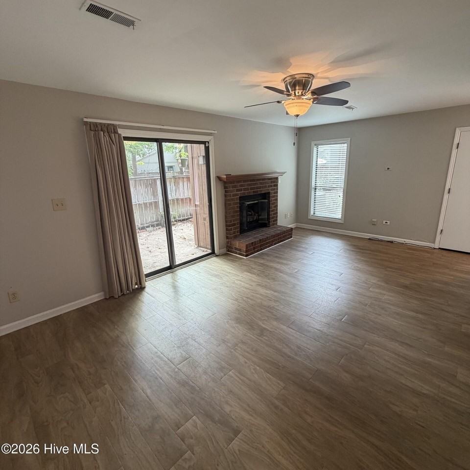 1223 Ash Cir - Photo 3 of 21