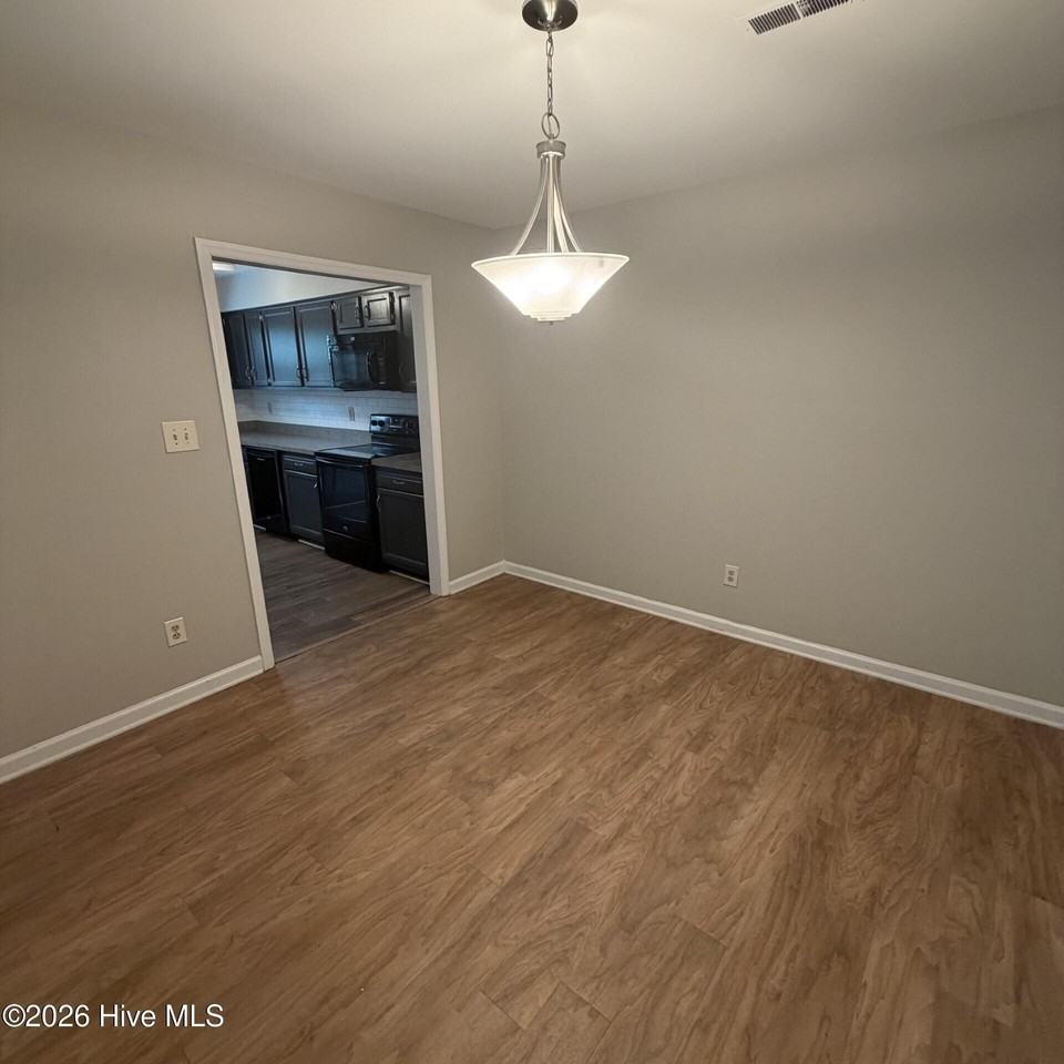 1223 Ash Cir - Photo 4 of 21