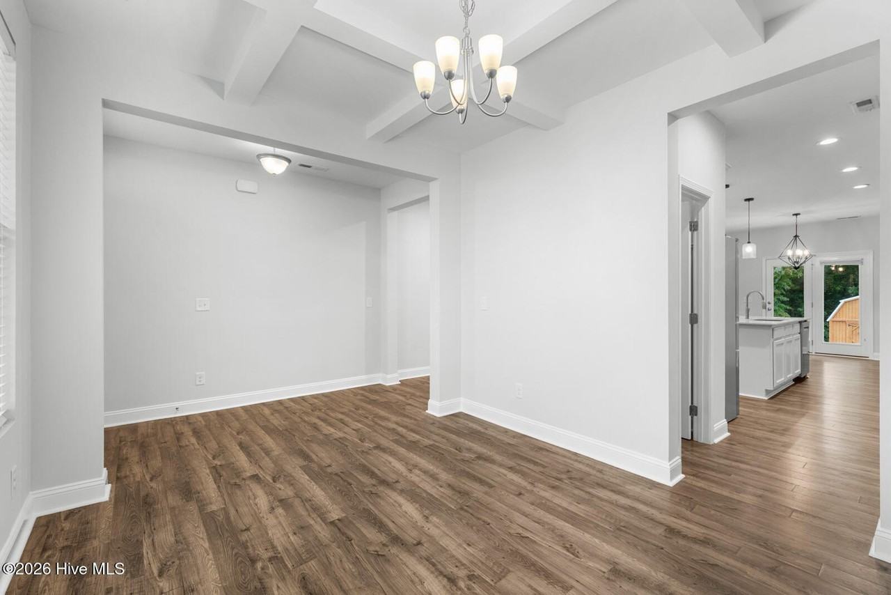 906 Courthouse Xing - Photo 5 of 39