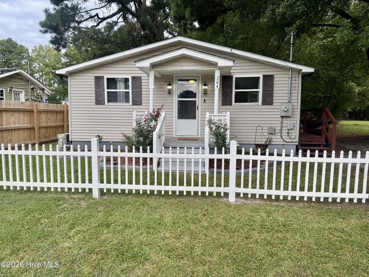 204 Pinewood Ave