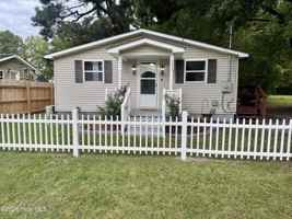featured image of 204 Pinewood Ave